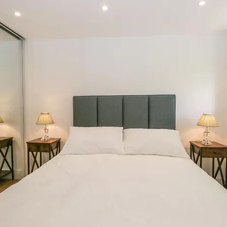 Bank Hurst Coach House *