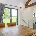 Bank Hurst Coach House *